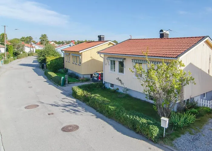 Tallkrogen Romantic House - Upper Or Lower Apartment